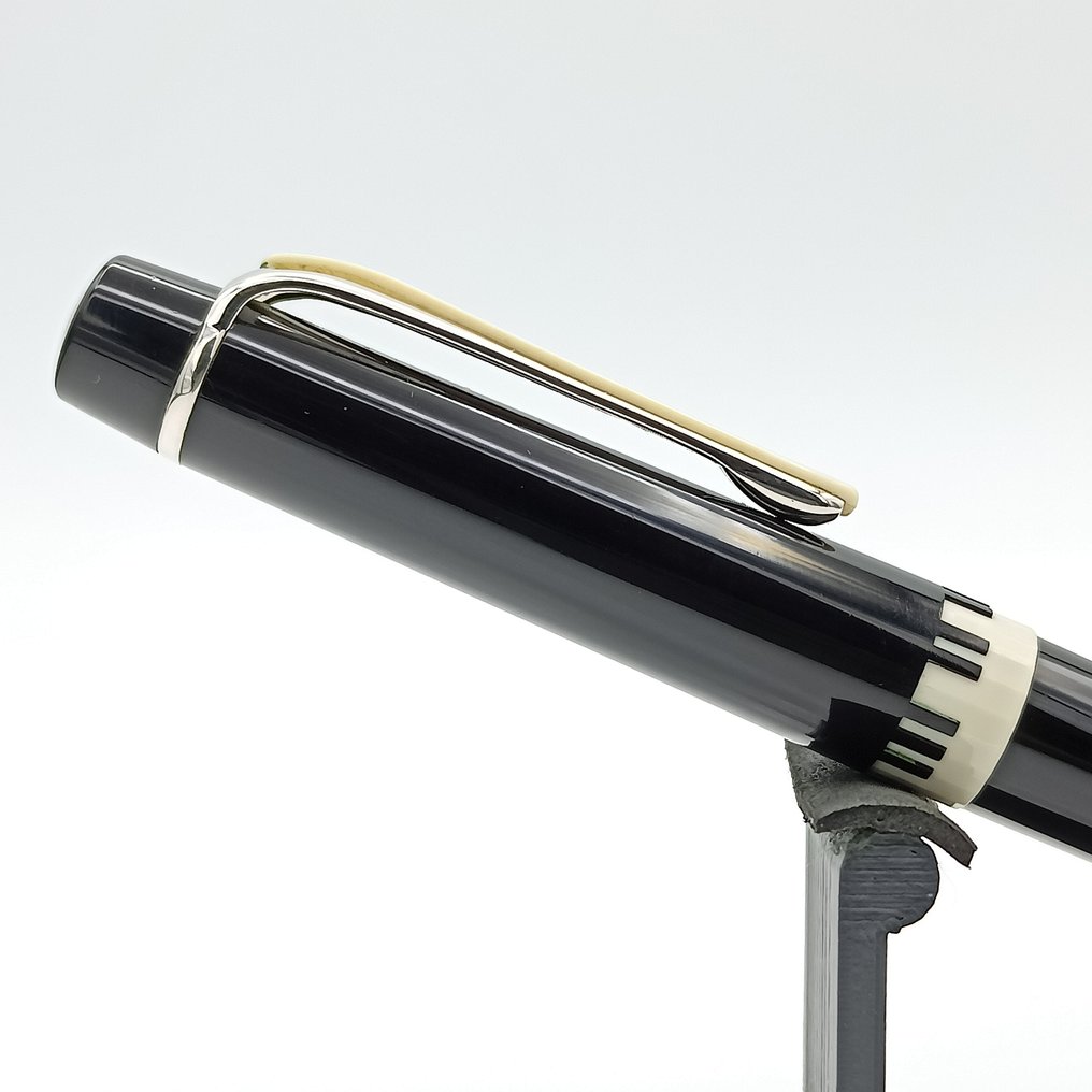 Montblanc herbert von best sale karajan fountain pen