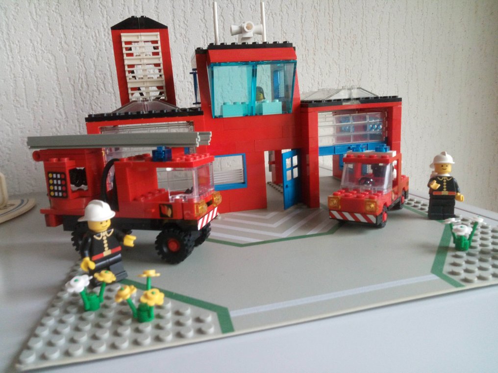 LEGO Classic Town 6385 Fire House 7993 Gas Station Catawiki