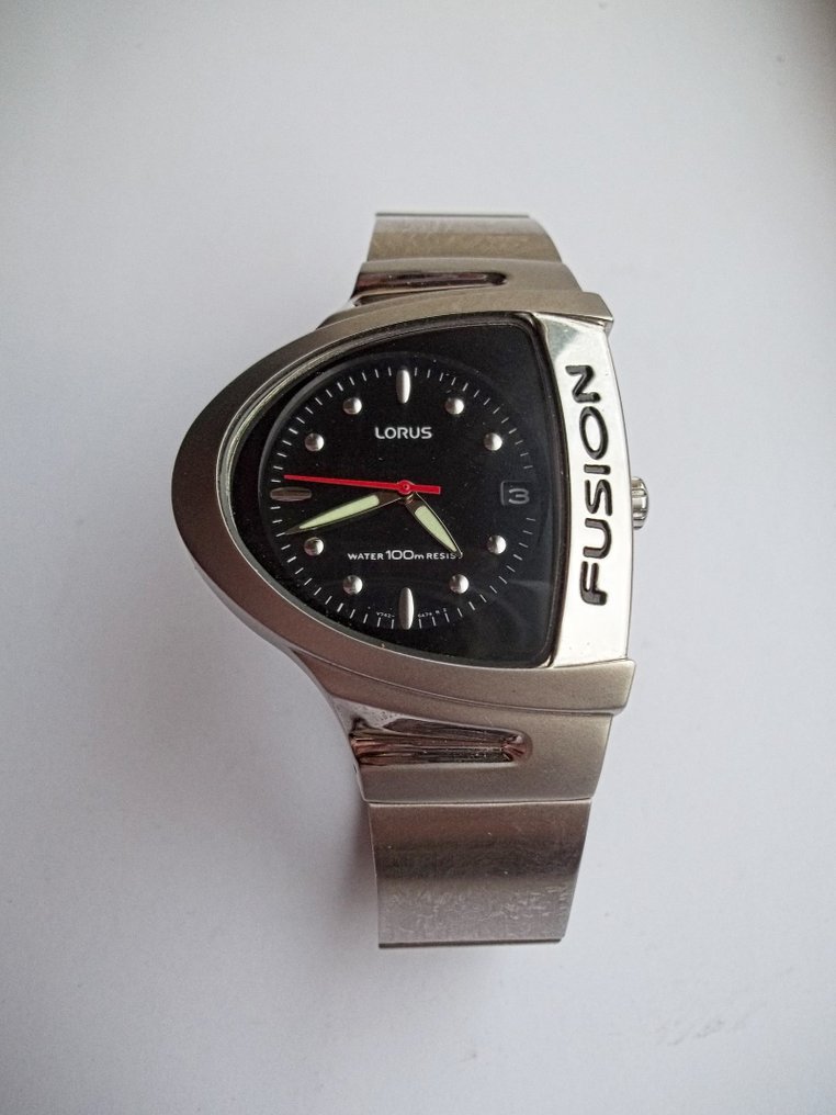 Lorus fusion shop kinetic watch