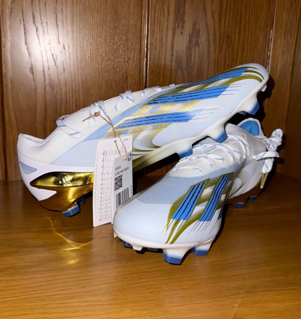 Lionel messi football boots hotsell