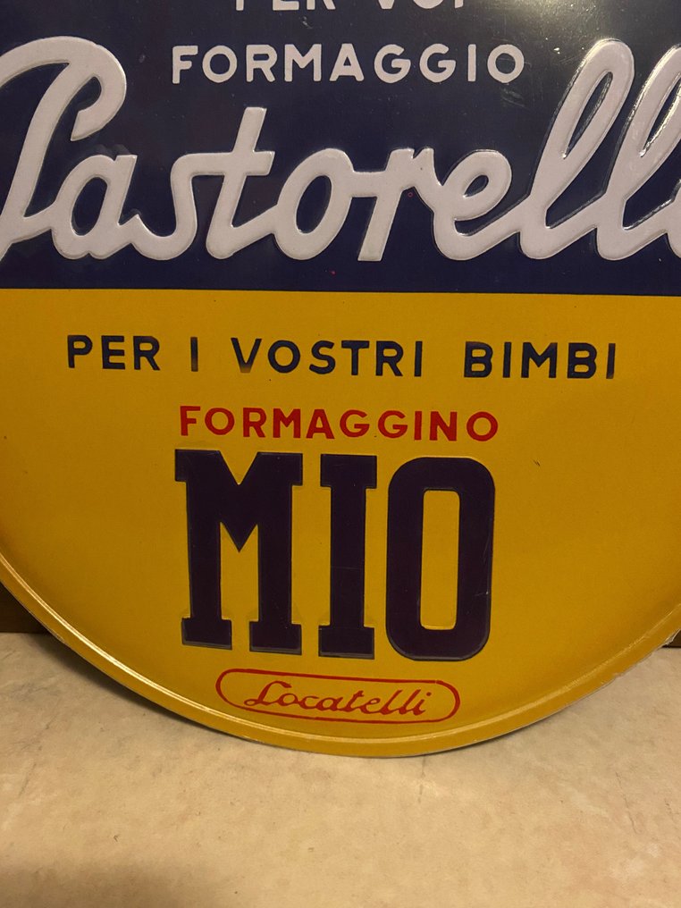Locatelli Insegna Pastorella Formaggino Mio - Advertising sign (1) - metal  - Catawiki