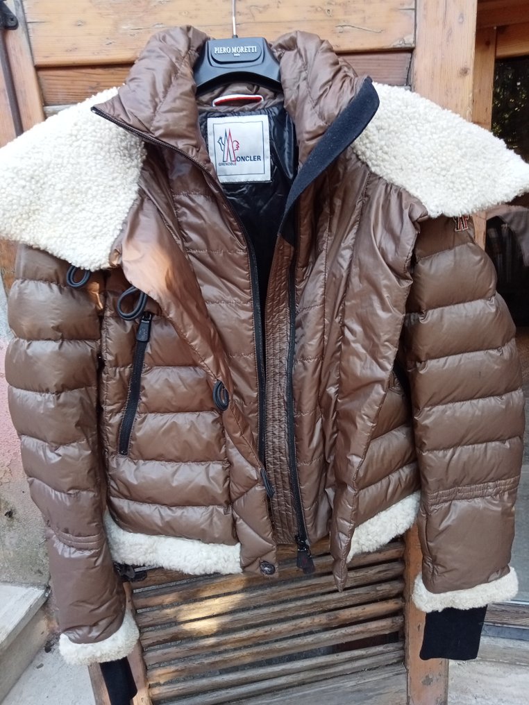 Moncler logo originale sales
