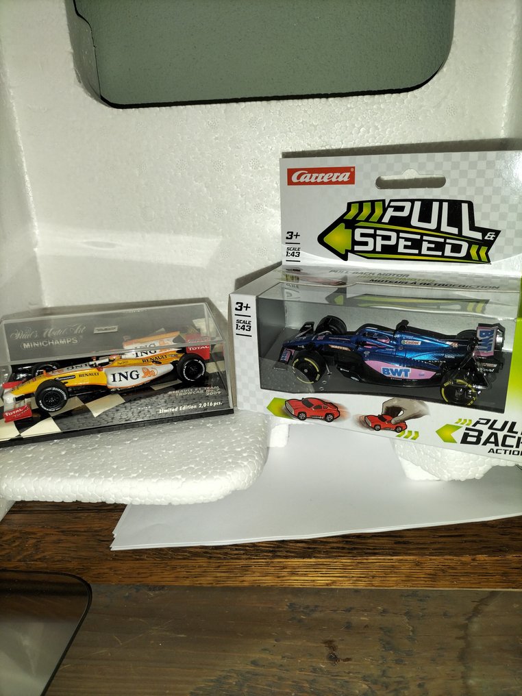 MiniChamps 1 43 2 Model car Renault F1 Fernando Alonso