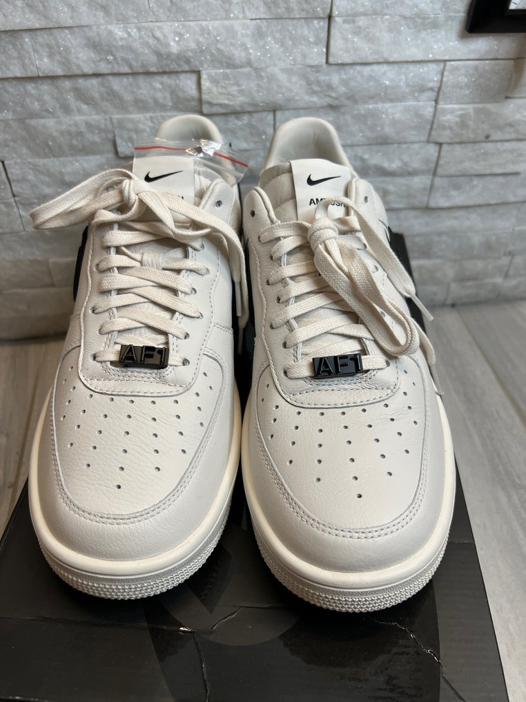 Nike uk9 sales to us