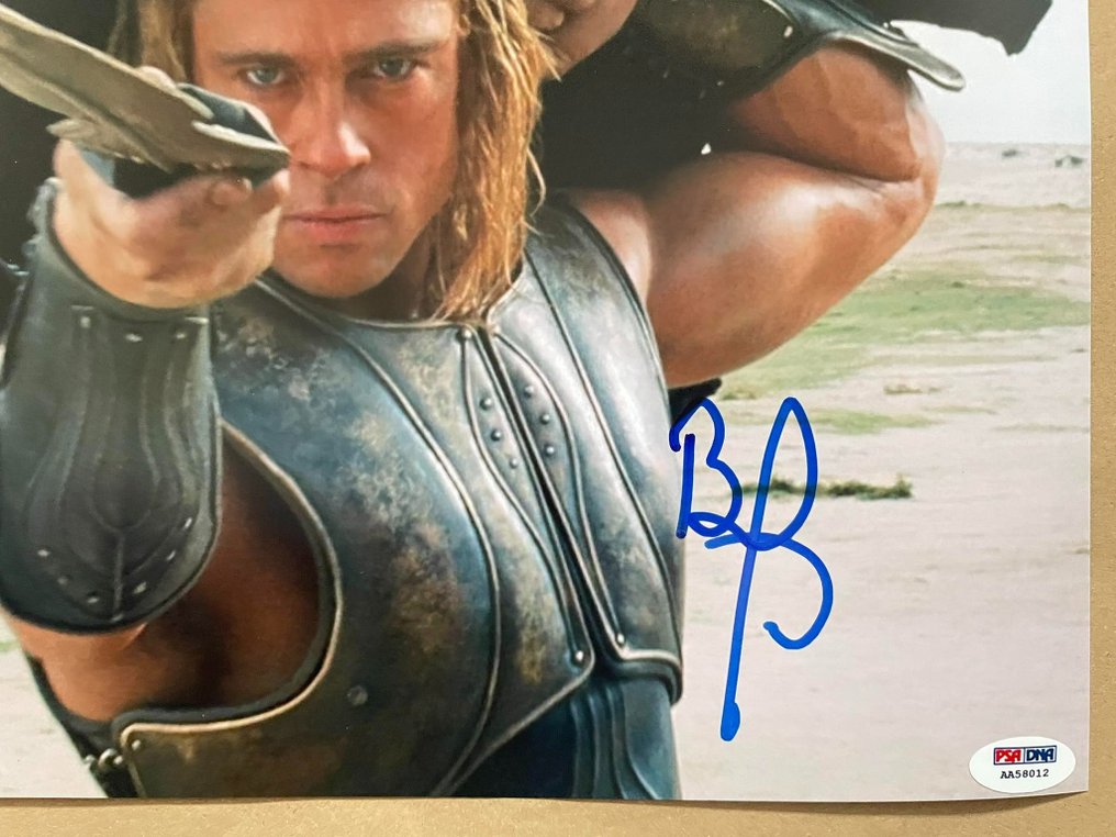 Troy Signed by Brad Pitt with PSA/DNA Certification autograph