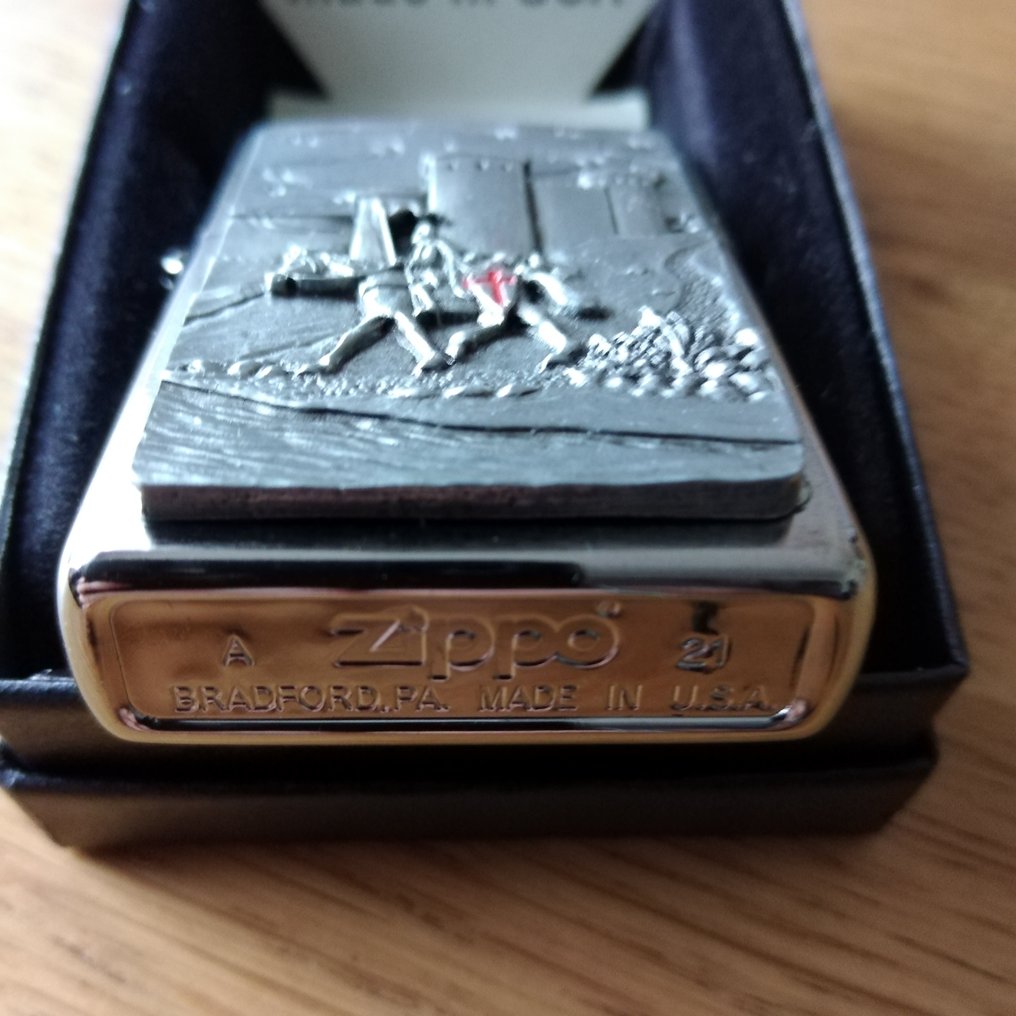 Zippo - Original Zippo Rarität Temelritter 3D Kreuzritter Emblem - Mechero  - Cromo - (1) - Catawiki
