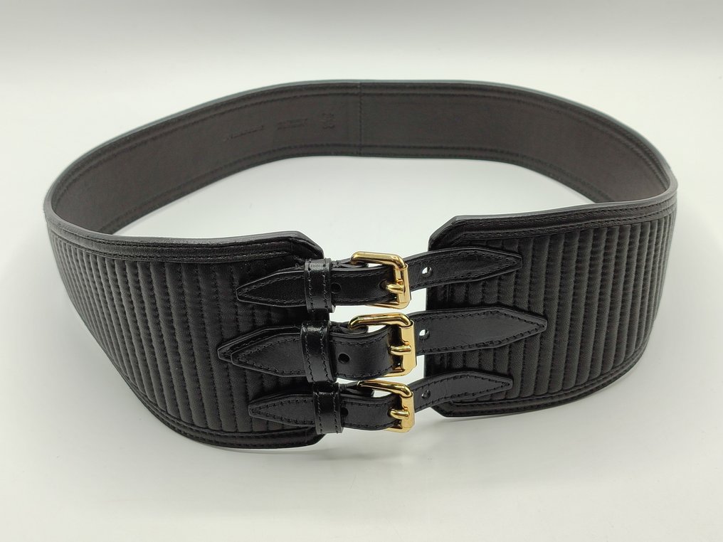 Burberry size hotsell 80 belt