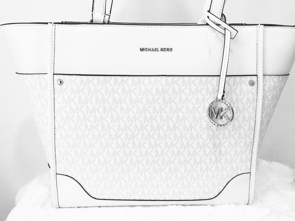 Michael kors weekender bags top