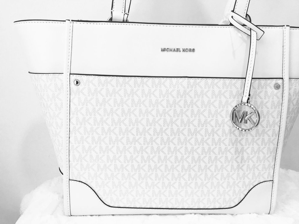 Michael kors discount weekender bags