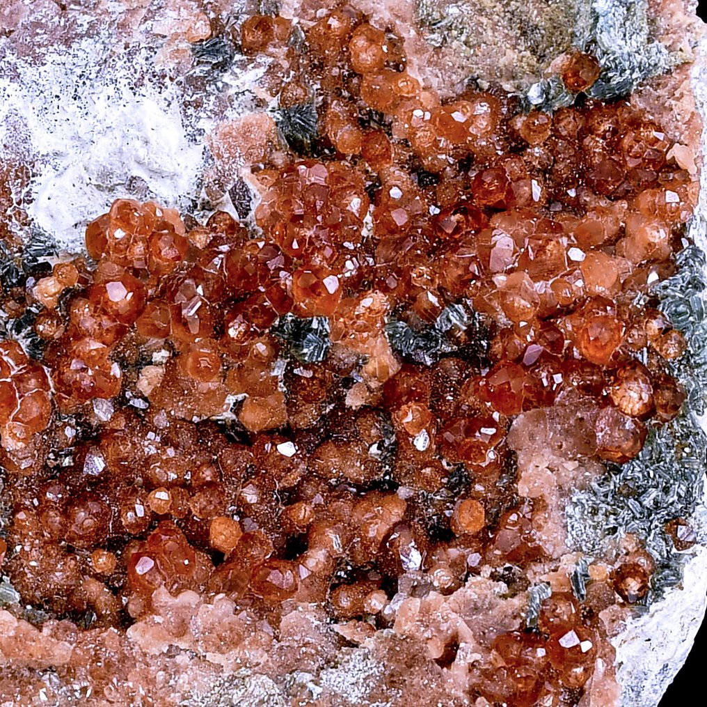 Green hessonite store
