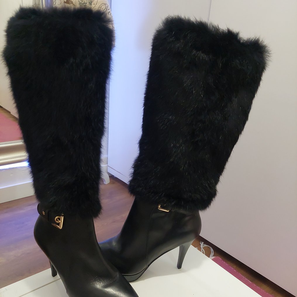 Prada fur deals boots
