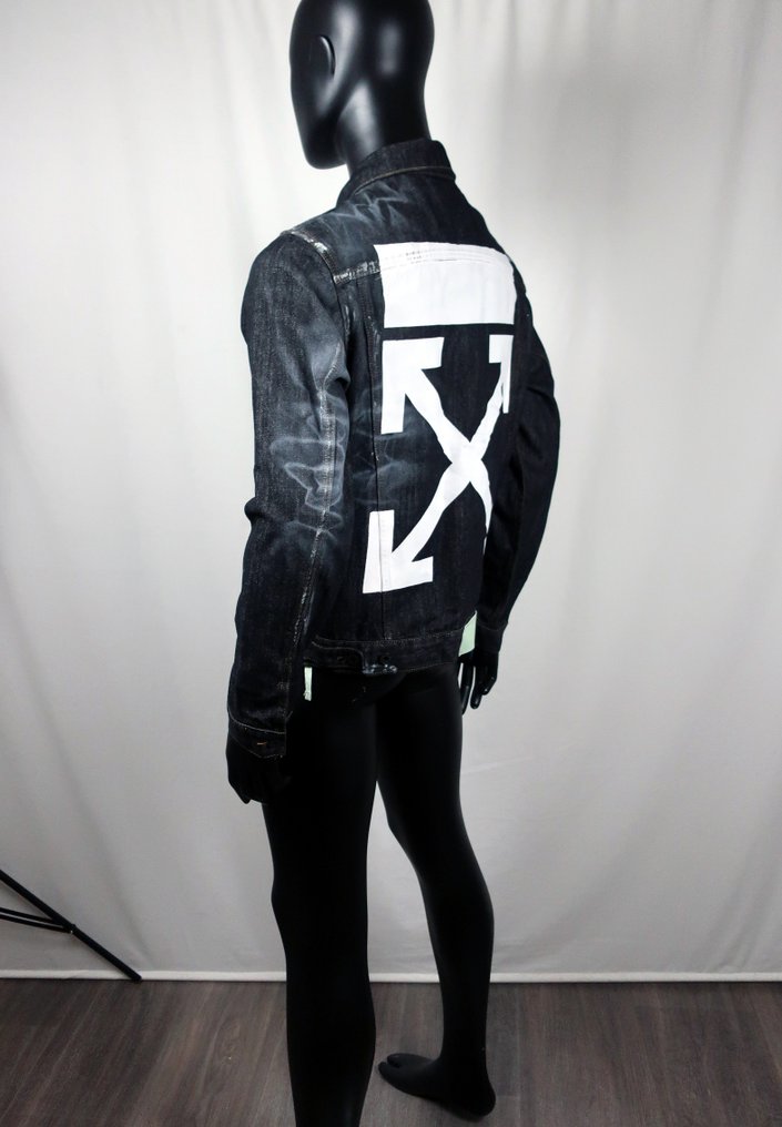 Off top white abrigo