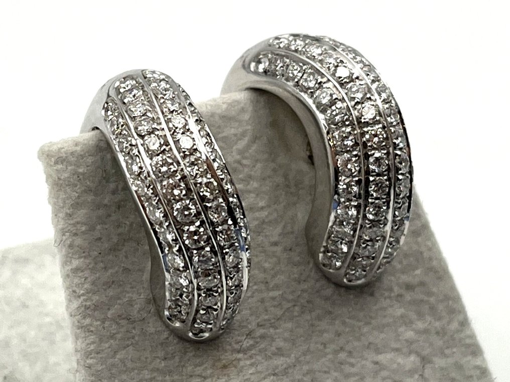 Korloff 18 kt. White gold Earrings 3.30 ct Diamond Catawiki