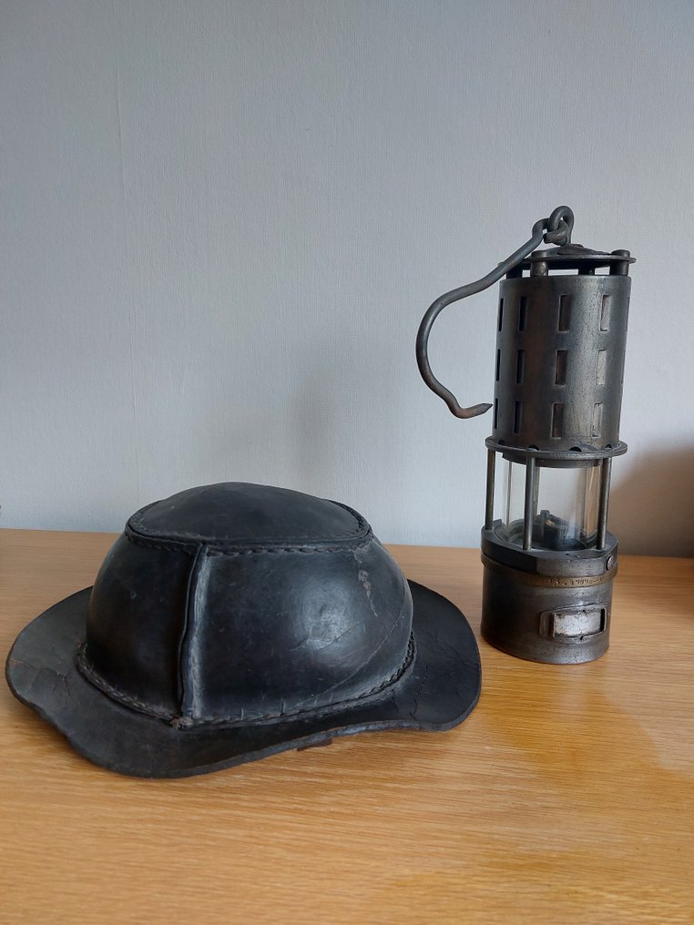 Collection de souvenirs Lampe de mineur de type Wolf années 60 à