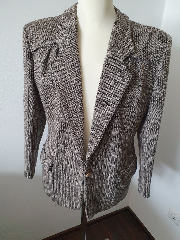 Vintage armani hotsell blazer