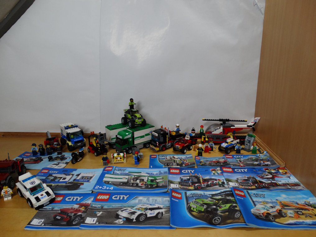 Lego city police shop 60136