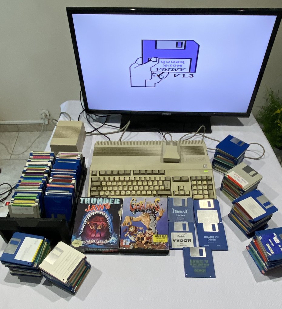 Amiga 500 with 1MO memory ram expansion Computer Without
