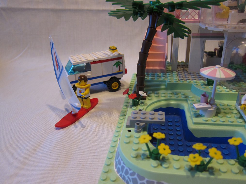Lego cheap poolside paradise
