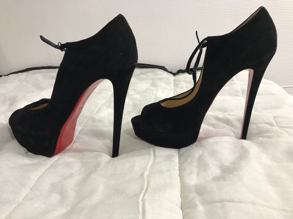 Christian Louboutin Chaussures talons hauts Taille Shoes