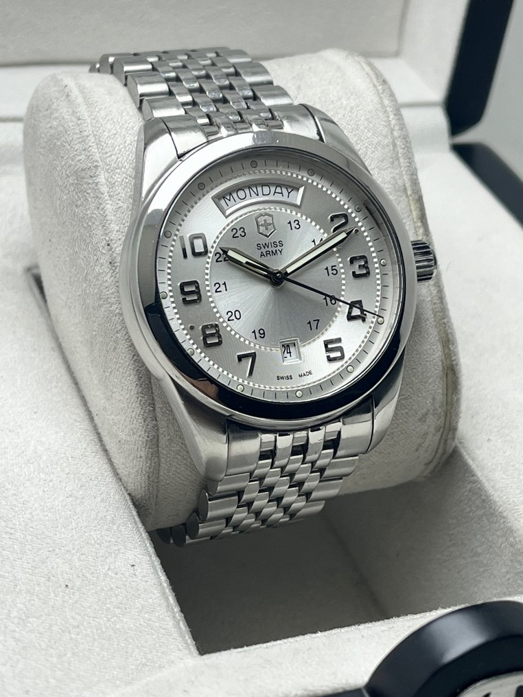 Victorinox sales day date