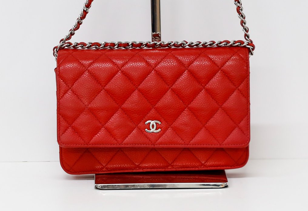 Chanel pochette deals