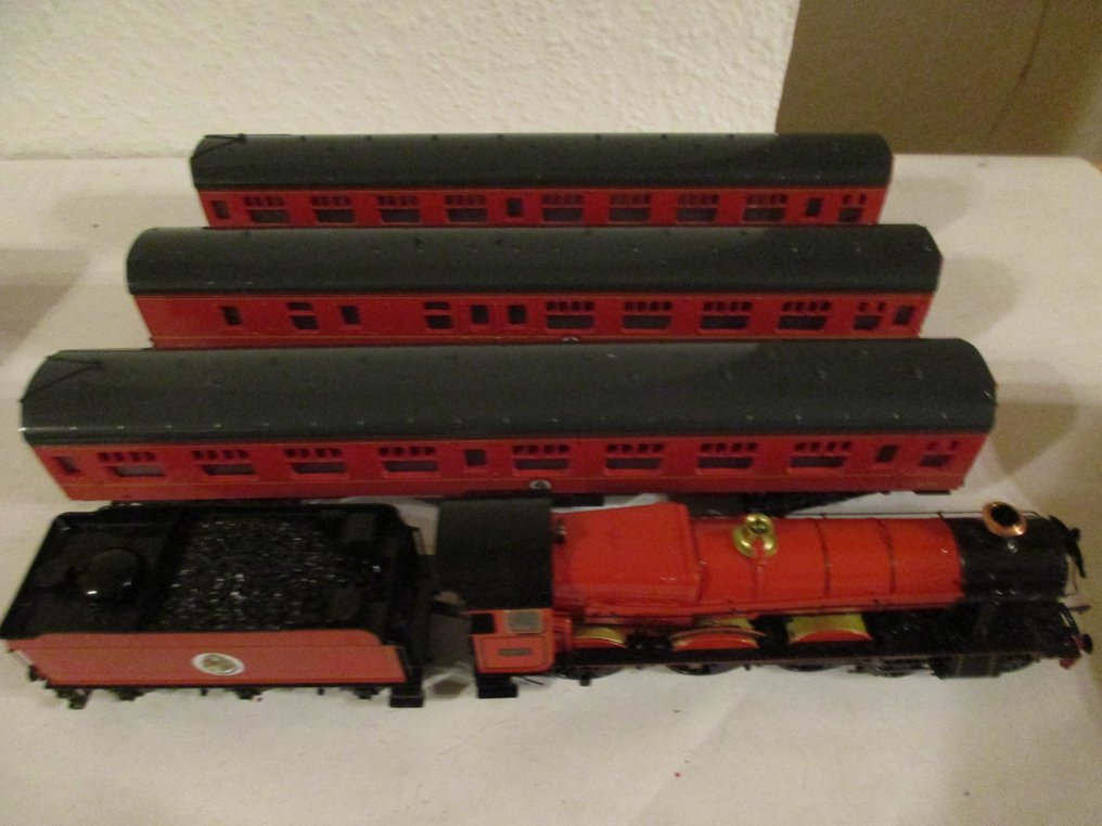 Bachmann harry potter hogwarts express best sale train set