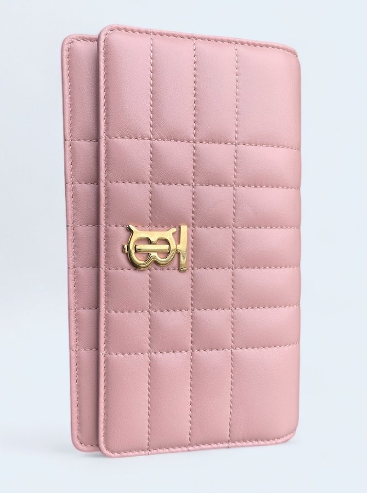 Burberry bolsos wikipedia hotsell