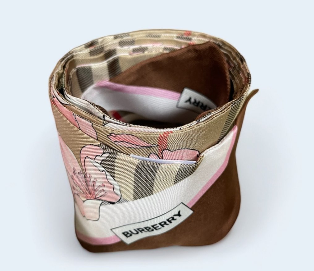 Burberry top marca wikipedia