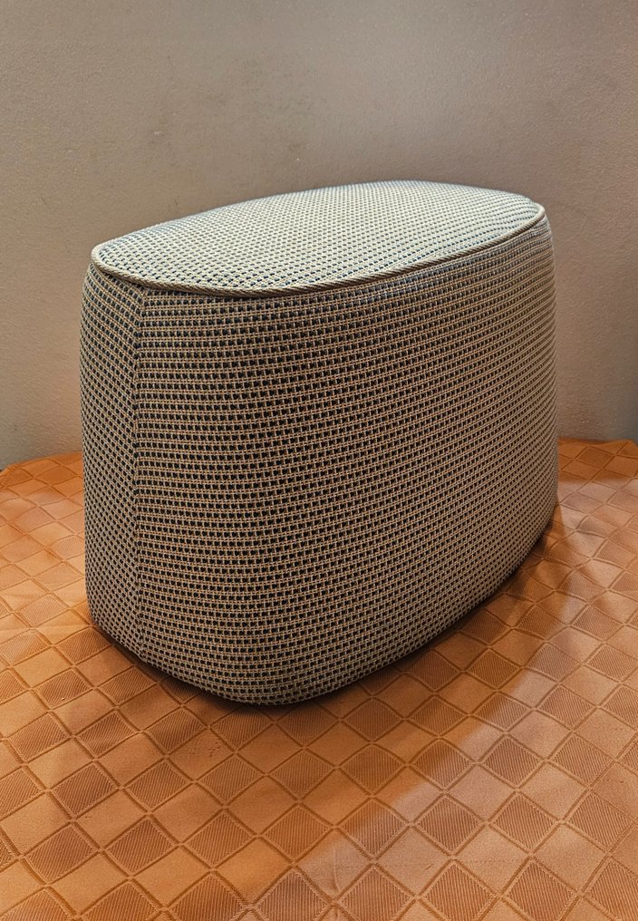 Outdoor shop plastic pouf