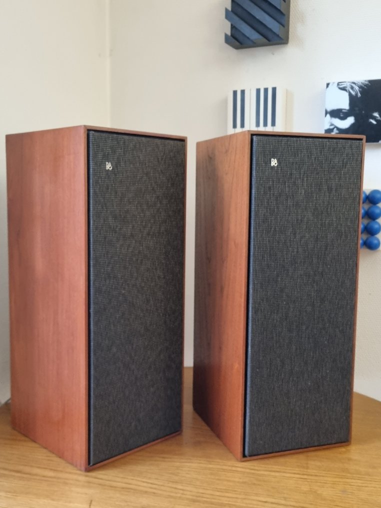 Bang Olufsen Marvellous set of Beovox 2600 in delicious teak