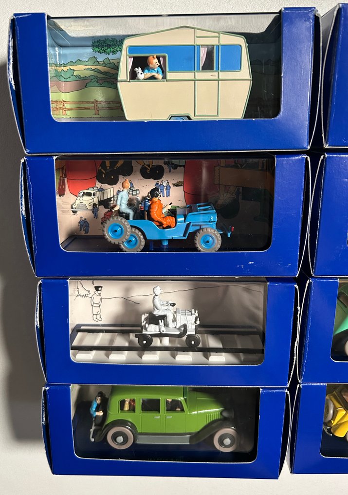Tintin 8 Figurine Ensemble de 8 voitures 1 43 En voiture