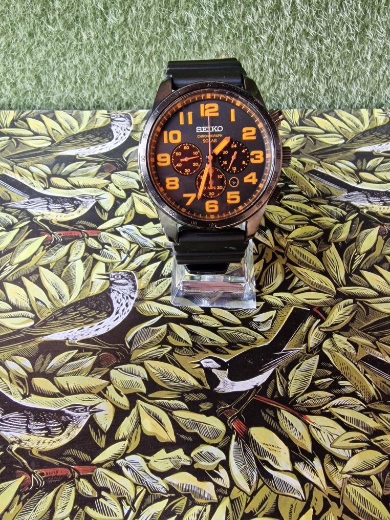 Seiko solar discount chronograph v175 price