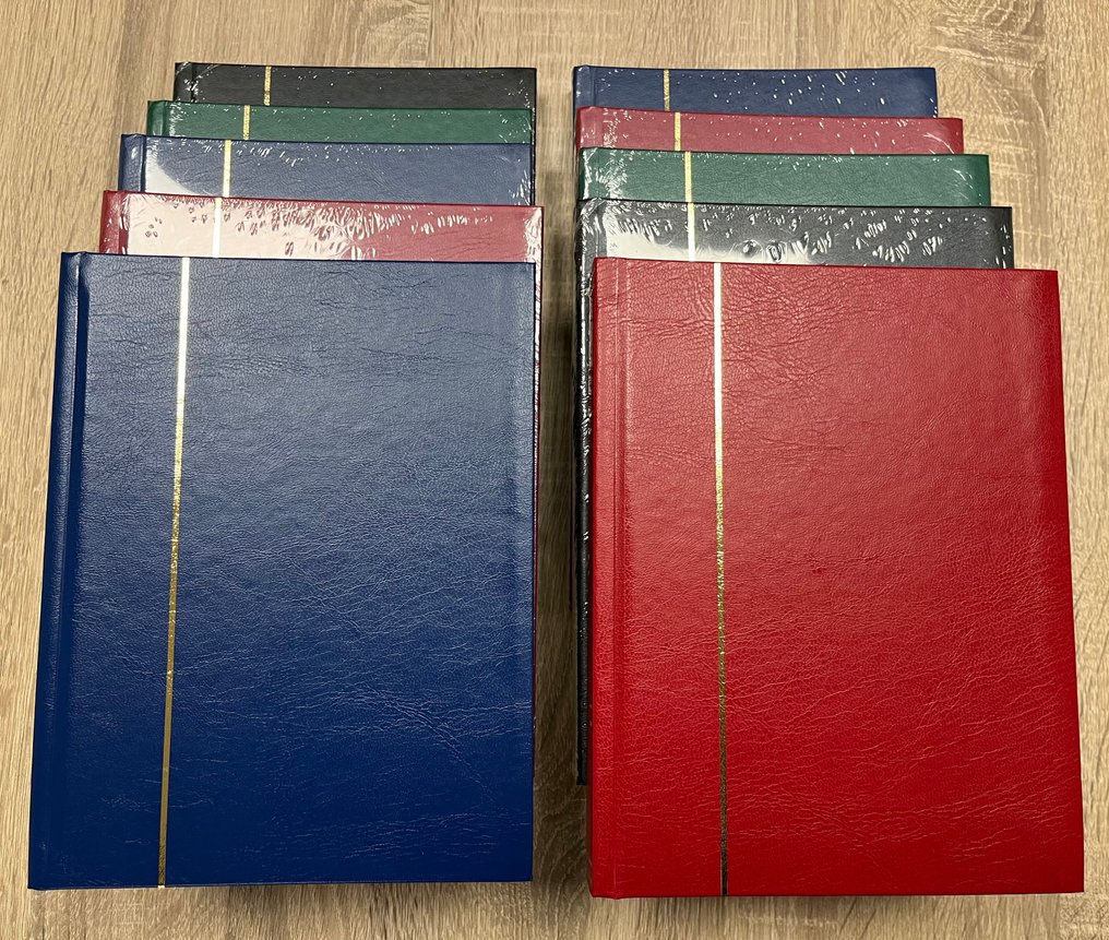 Accessories - 10 Leuchtturm stock albums with 32 black pages - Catawiki