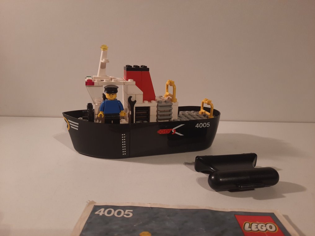 Lego classic boat shop