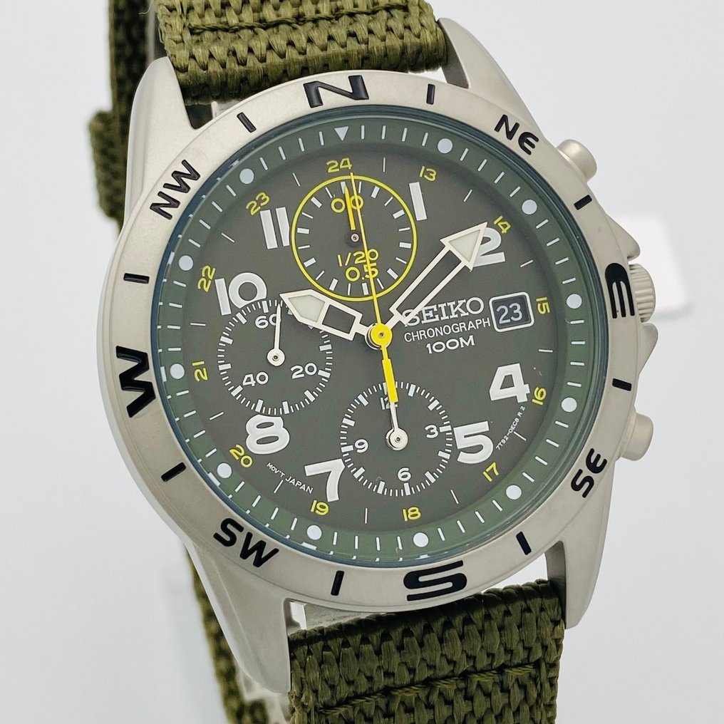 Seiko chronograph discount 100m green