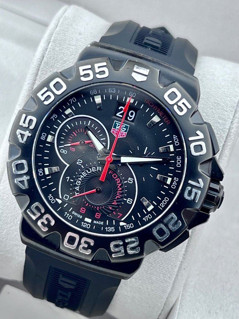 Tag heuer formula 1 grande date chronograph discount