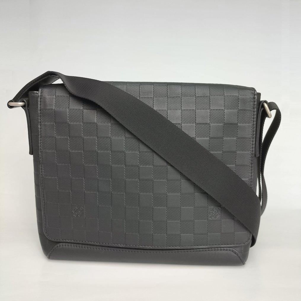 Louis Vuitton - District PM - Shoulder bag - Catawiki