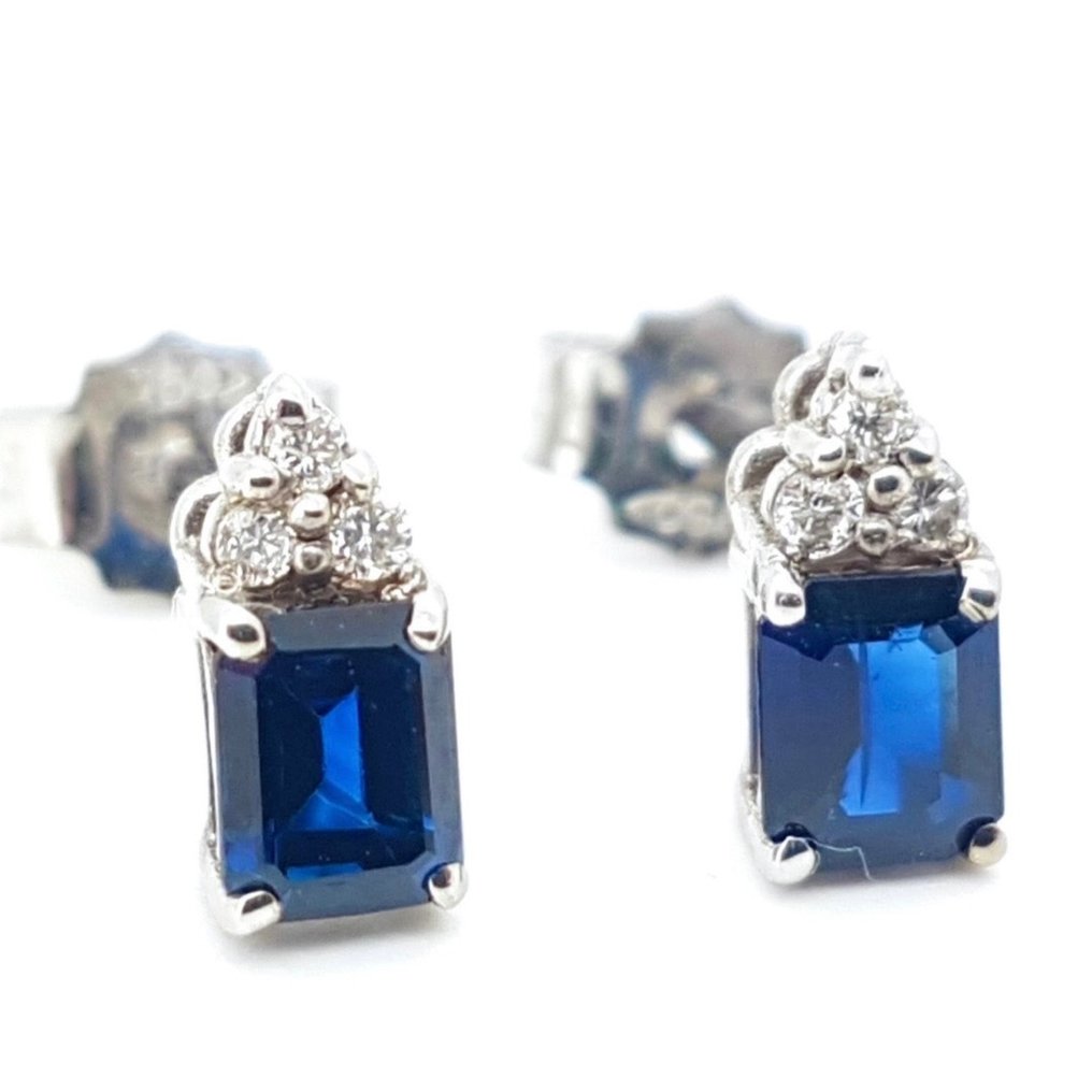 Orecchini in oro bianco 18 ct con Zaffiri 0.75 ct e Diamanti 0.06