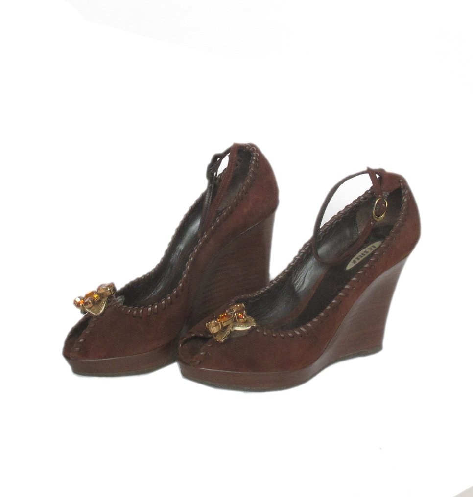 Size 1 wedge clearance heels