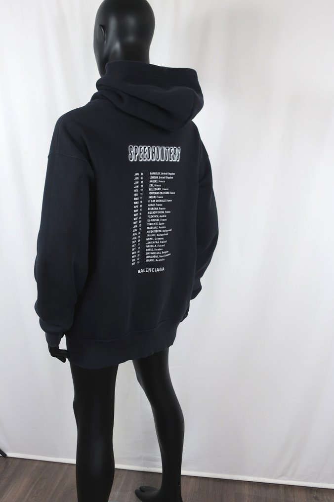 Balenciaga maten store