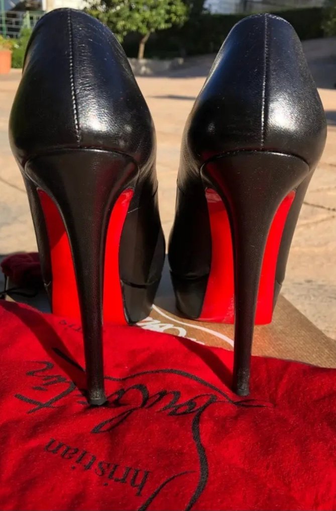 Size 1 on sale red bottom heels