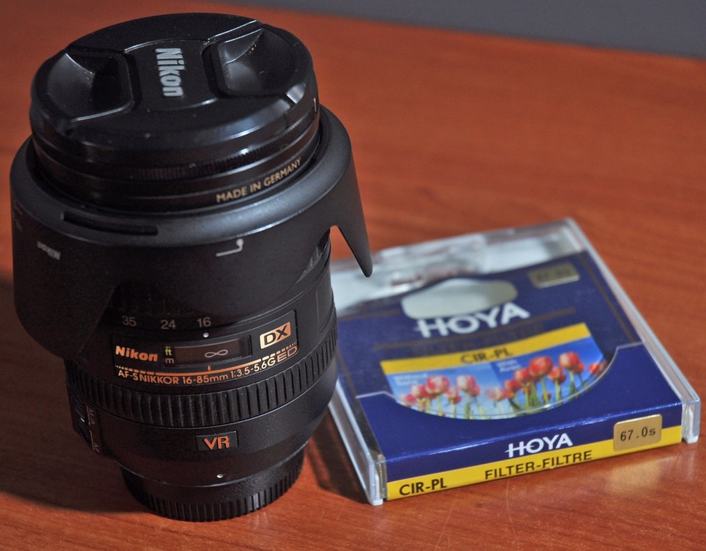 Nikon AF-S NKKOR 16-85 mm 1:3.5-5.6 G ED DX met HOYA filter Camera lens
