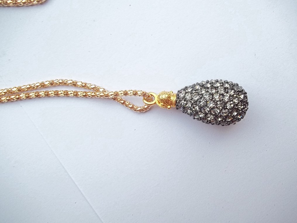 Joan rivers classic collection egg sales necklace