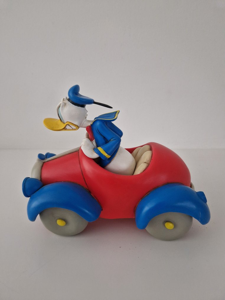 Statue, Boze Donald Duck in een auto - 15 cm - Polyester - Catawiki