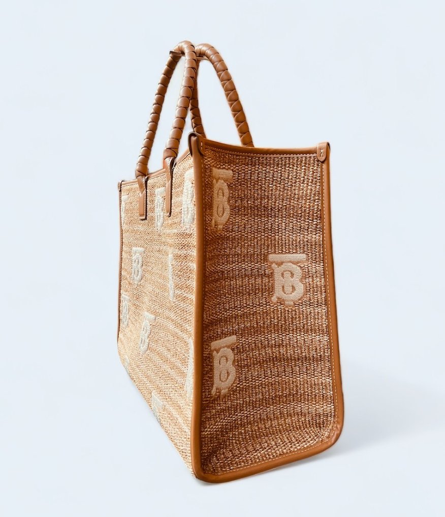 Burberry deals bolsos wikipedia