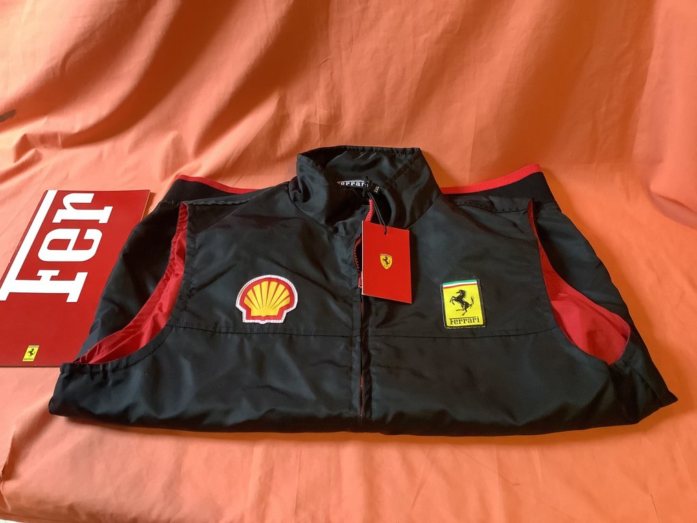 jacket, vest, brochure - Ferrari - 1990 - Catawiki