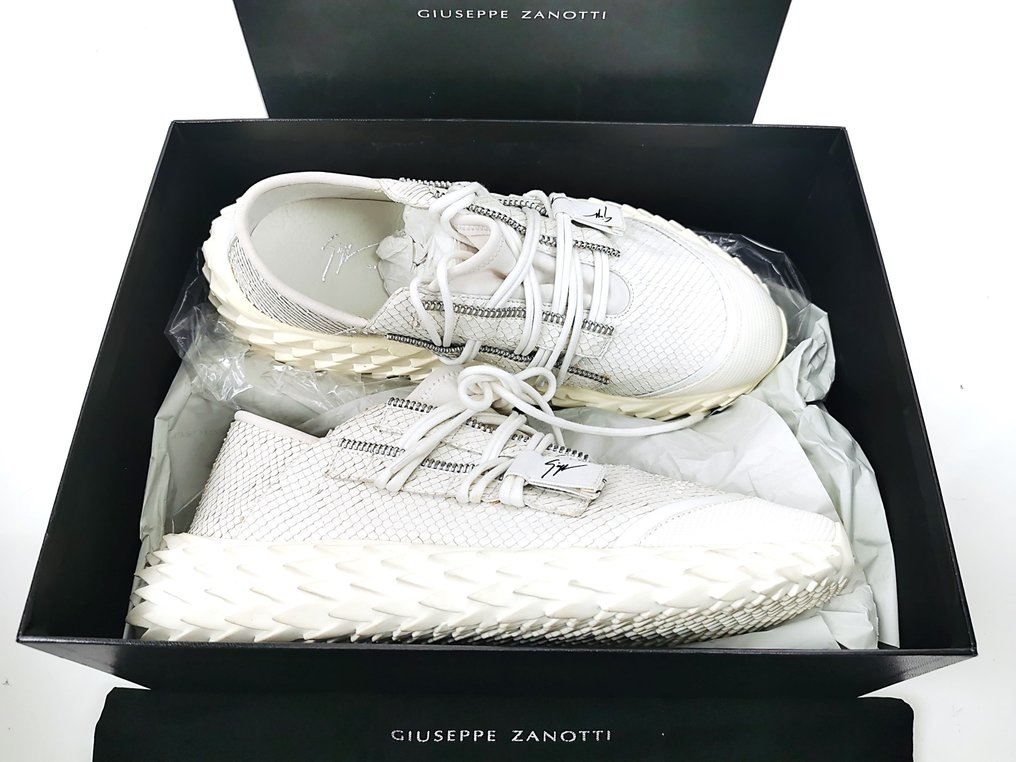Giuseppe zanotti top autres personnes