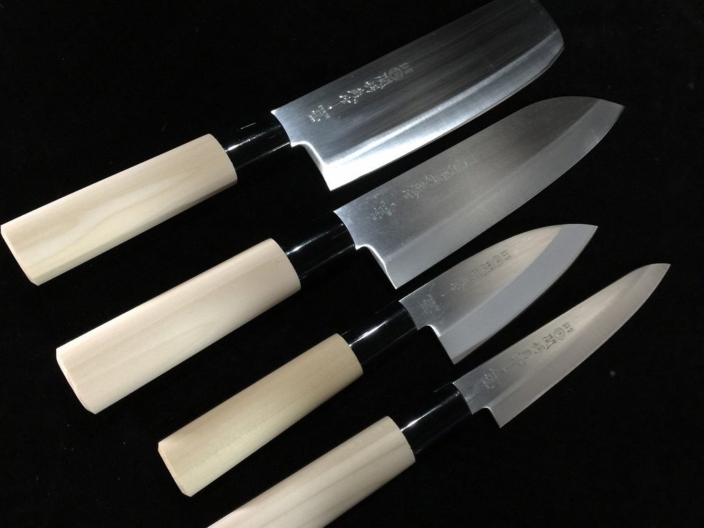 Set of 4 / 関鍔蔵 SEKI TSUBAZO / 三得 SANTOKU 菜切 NAKIRI 小出刃 KODEBA ペティ PETTY