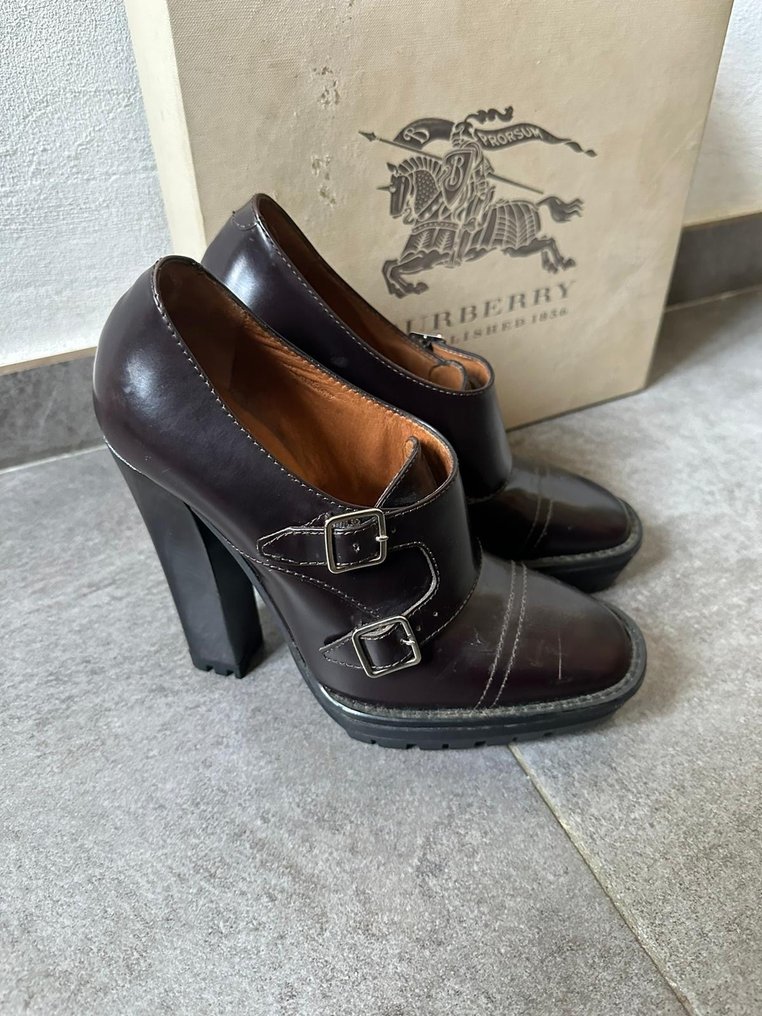 Burberry high deals heel shoes