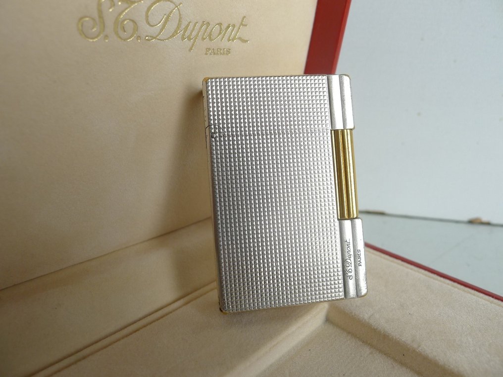 Briquet S.T. Dupont Gatsby Plaqué argent et or 56 mm Briquet plaqué argent et molette pl.or